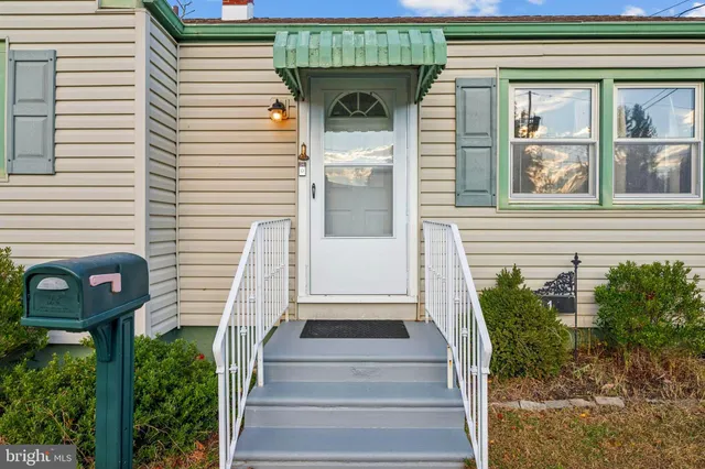 $2,400 | 610 Lee Avenue, Beverly, NJ 08010