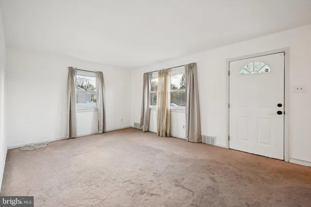 $2,400 | 610 Lee Avenue, Beverly, NJ 08010