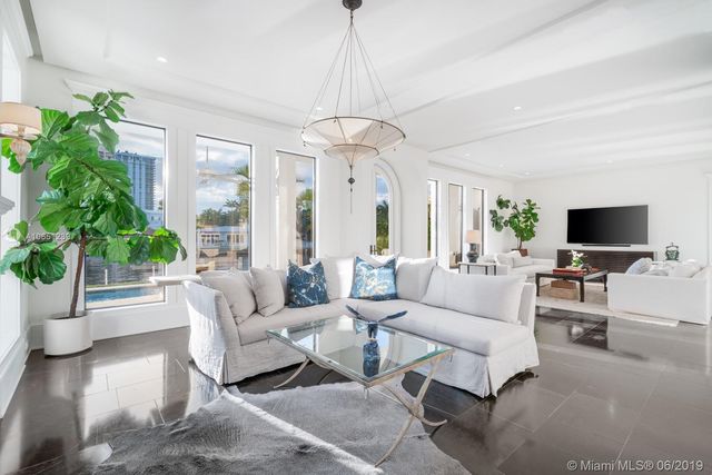 $6,600,000 | 126 Golden Beach Drive, Golden Beach, FL 33160