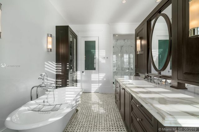 $6,600,000 | 126 Golden Beach Drive, Golden Beach, FL 33160