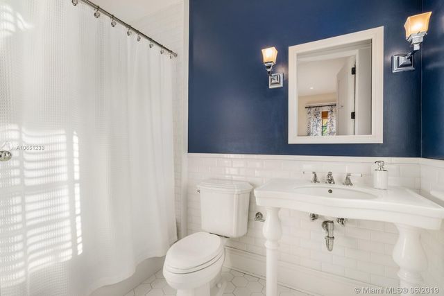 $6,600,000 | 126 Golden Beach Drive, Golden Beach, FL 33160