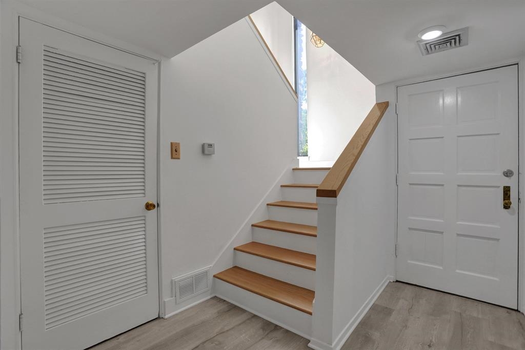 433 South Perkins Road, Unit 433 Memphis, TN 38117 - Photo 11 of 21 a view of entryway with stairs