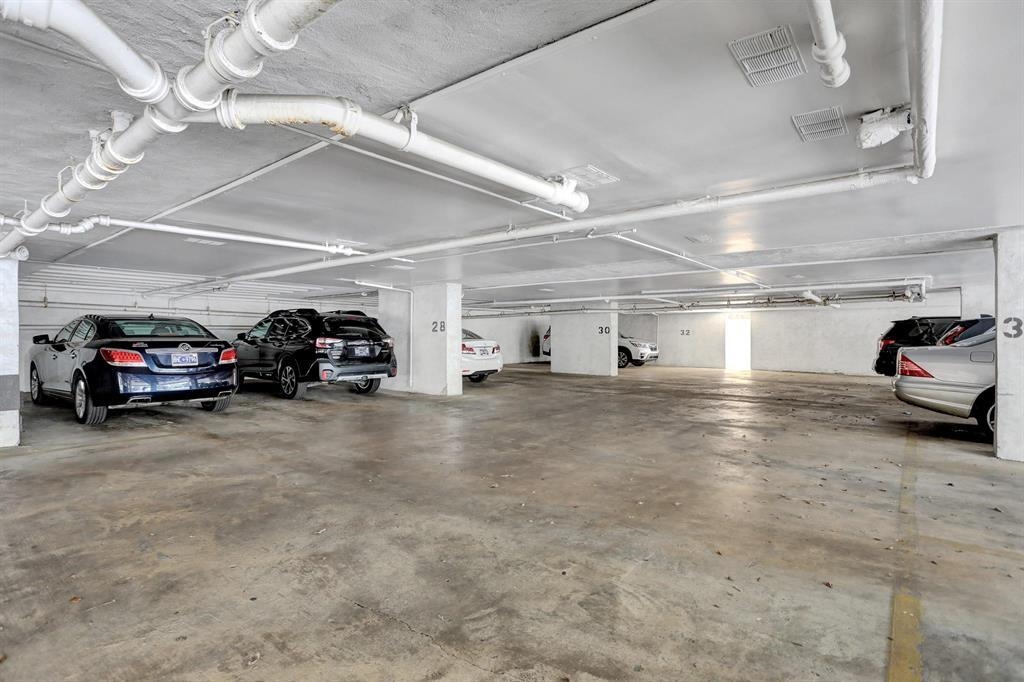 433 South Perkins Road, Unit 433 Memphis, TN 38117 - Photo 19 of 21 a view of parking area