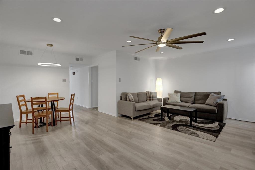 433 South Perkins Road, Unit 433 Memphis, TN 38117 - Photo 3 of 21 a living room with furniture a ceiling fan and a rug
