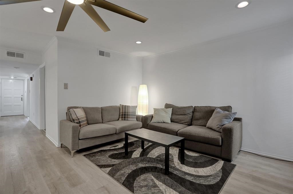 433 South Perkins Road, Unit 433 Memphis, TN 38117 - Photo 4 of 21 a living room with furniture and a wooden floor