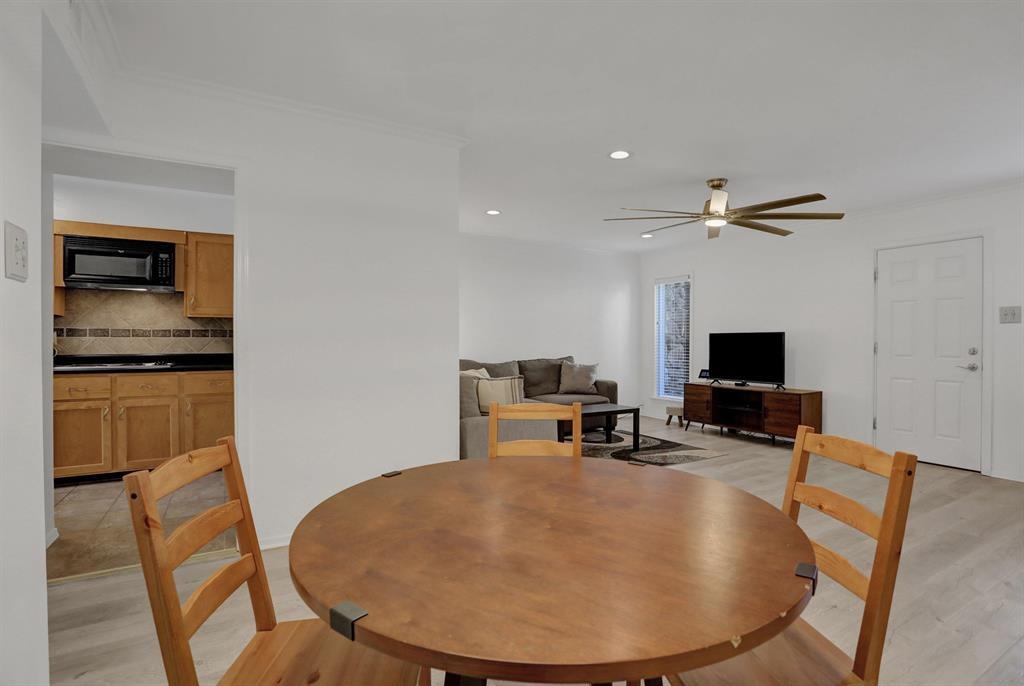 433 South Perkins Road, Unit 433 Memphis, TN 38117 - Photo 5 of 21 a living room with furniture and a flat screen tv