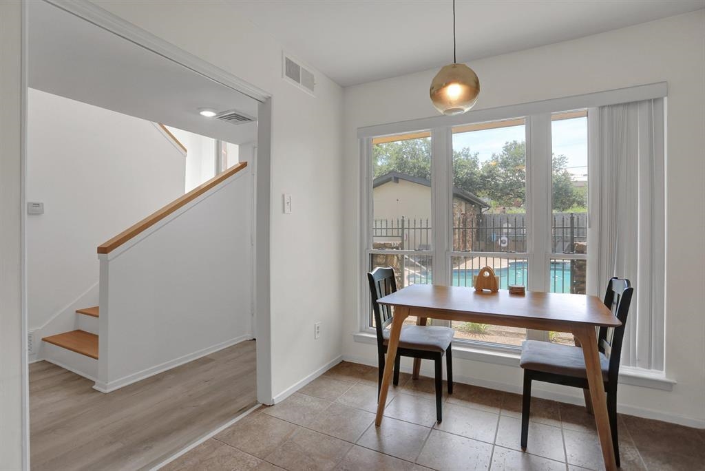 433 South Perkins Road, Unit 433 Memphis, TN 38117 - Photo 9 of 21 a dining room with furniture and window