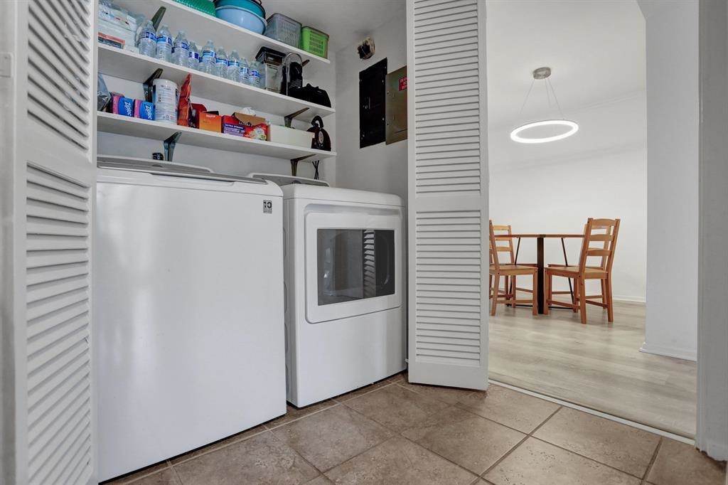 433 South Perkins Road, Unit 433 Memphis, TN 38117 - Photo 10 of 21 a utility room with dryer and washer