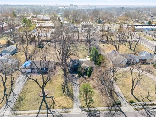 $675,000 | 6901 West 82nd Street, Overland Park, KS 66204