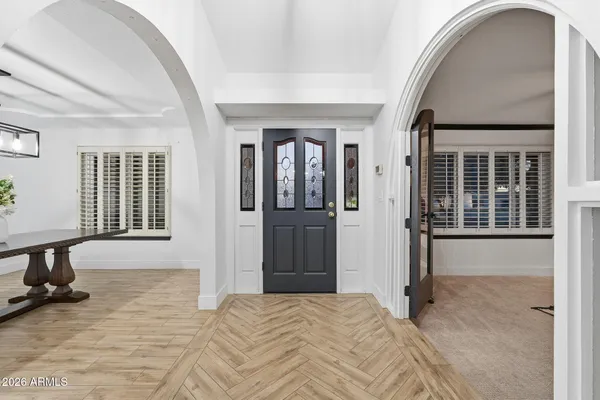 a view of a livingroom with a & windows