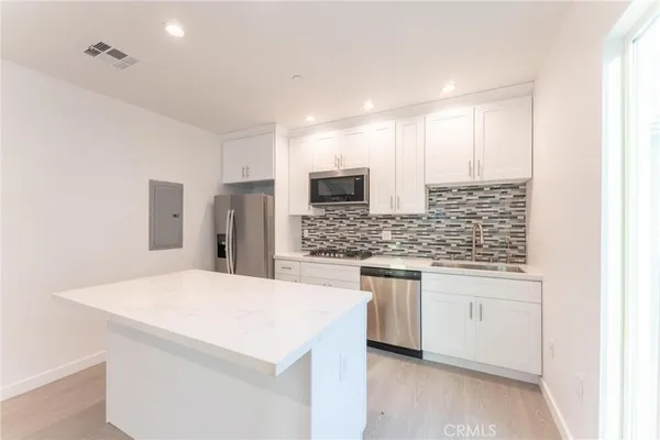 $4,500 | 6845 Haskell Avenue, Unit 1, Lake Balboa, CA 91406