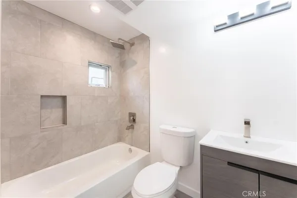 $4,500 | 6845 Haskell Avenue, Unit 1, Lake Balboa, CA 91406