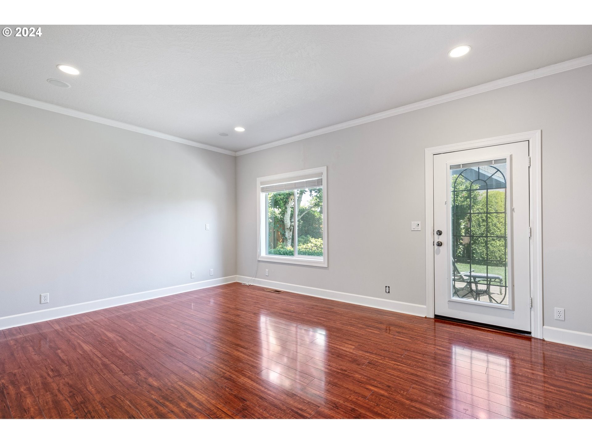 790 Old Orchard Lane Springfield, OR 97477 - Photo 29 of 46 an empty room with wooden floor and windows