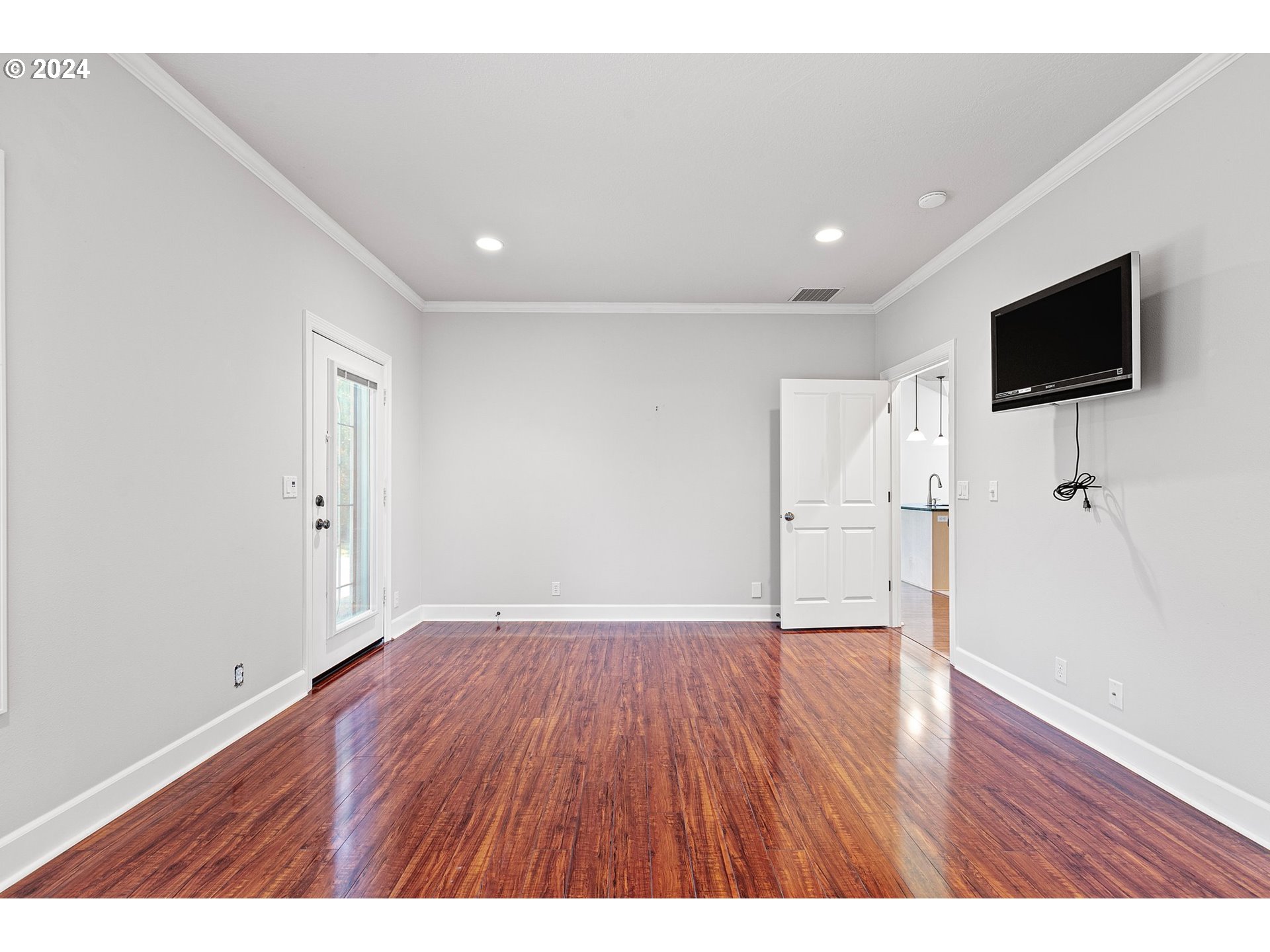 790 Old Orchard Lane Springfield, OR 97477 - Photo 31 of 46 a view of a livingroom with wooden floor