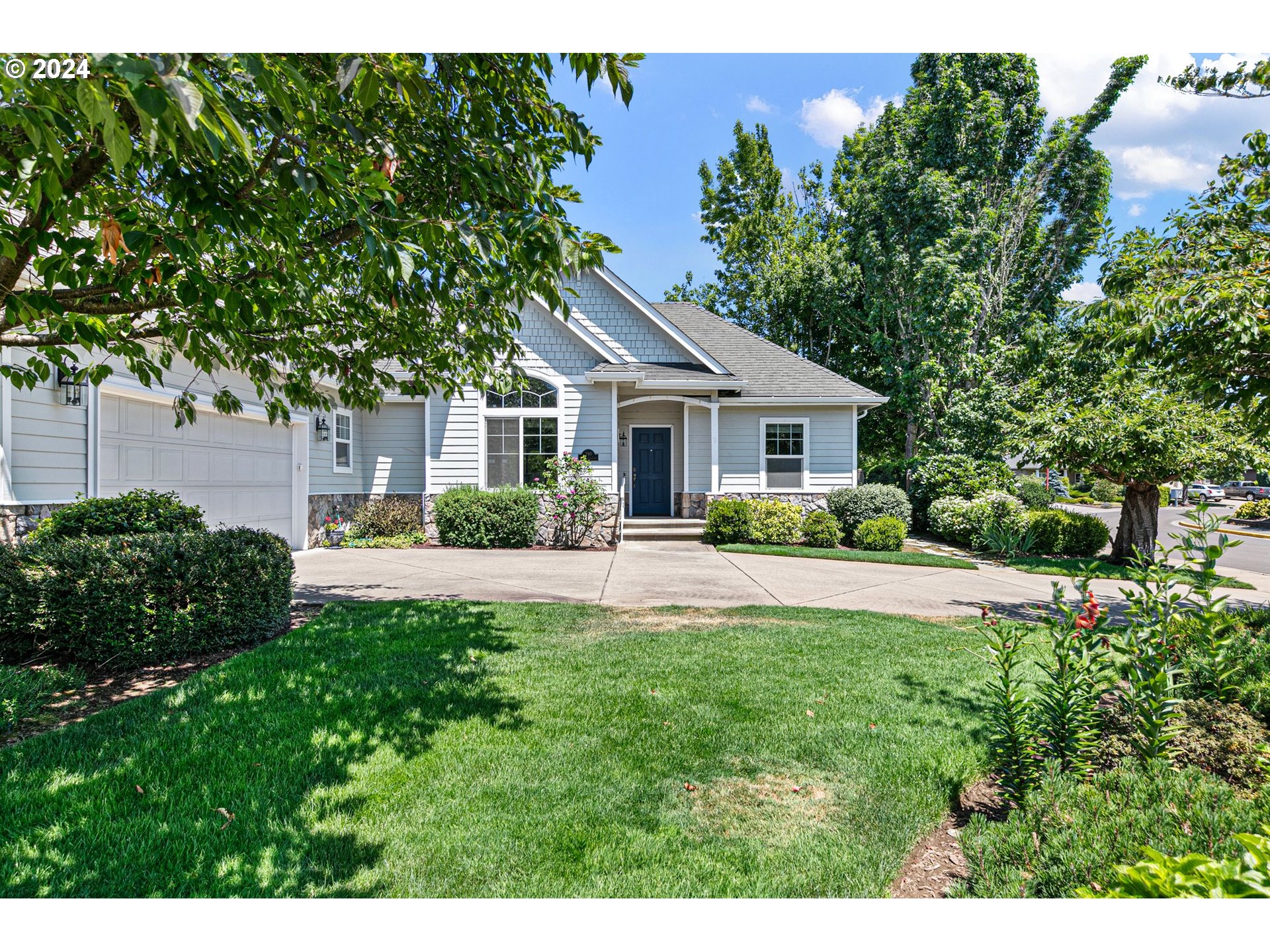 790 Old Orchard Lane Springfield, OR 97477 - Photo 4 of 46 a front view of a house with a yard