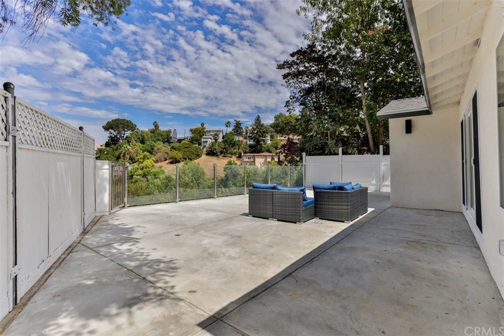 945 Oban Drive Los Angeles, CA 90065 - Photo 48 of 60 a view of a chairs and table in the patio