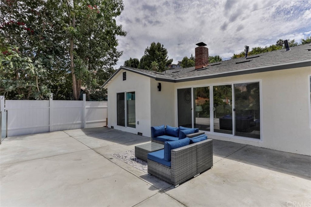 945 Oban Drive Los Angeles, CA 90065 - Photo 51 of 60 a building outdoor space with patio furniture