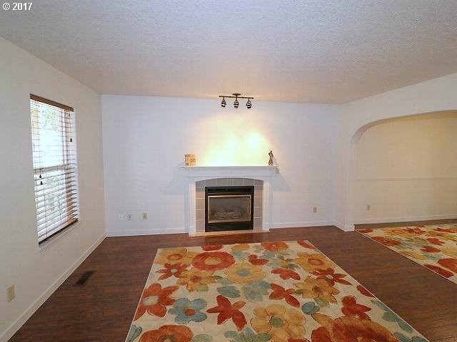 1286 South Cedar Loop Canby, OR 97013 - Photo 3 of 28 Gallery Image 3