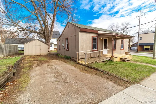 $109,900 | 6 Law Street, Lapeer, MI 48446
