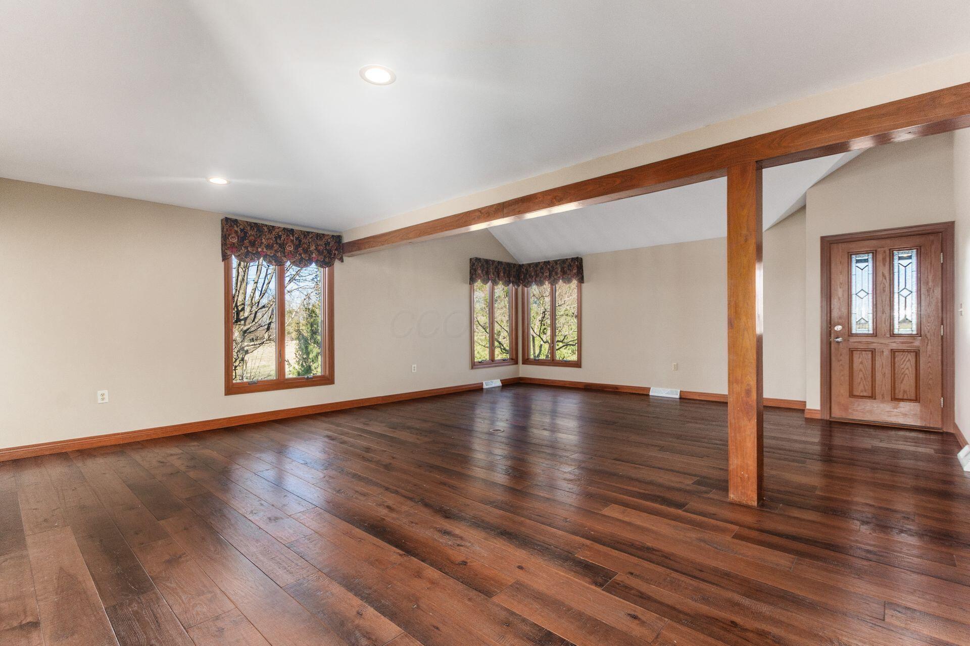 4784 Baker Road Delaware, OH 43015 - Photo 8 of 47 Living Room
