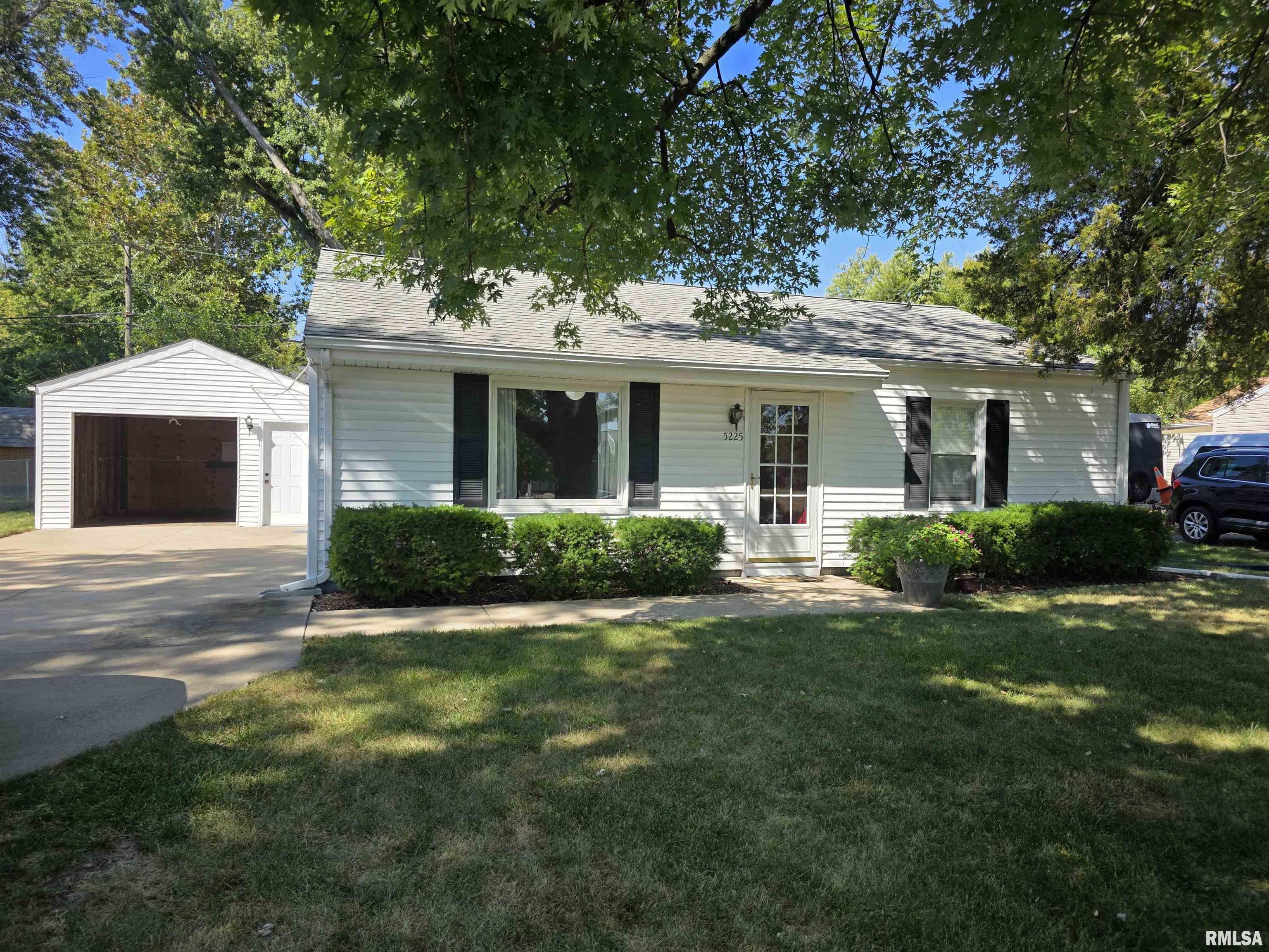 5225 North Hamilton Road Peoria, IL 61614 - Photo 2 of 39 Gallery Image 2