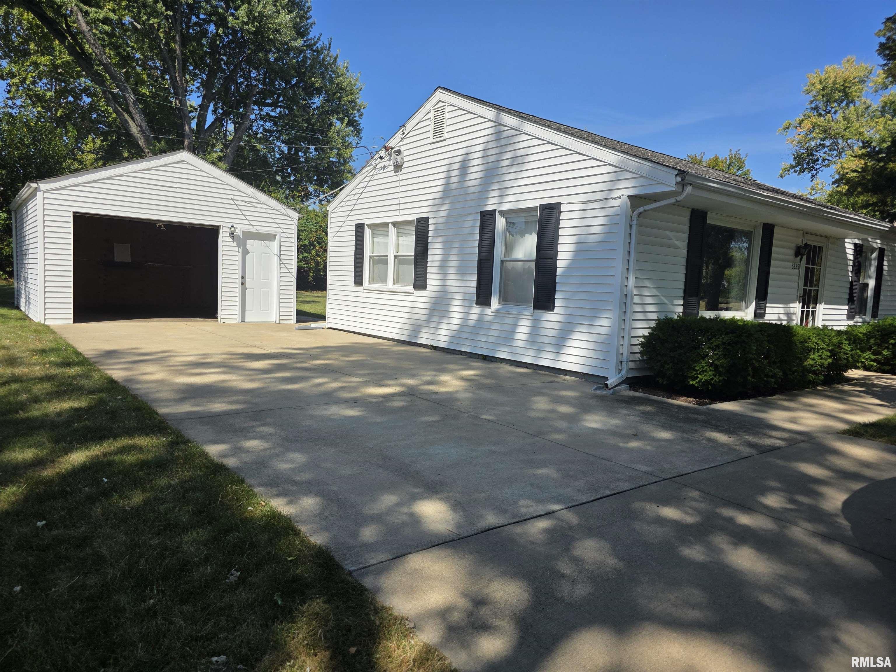 5225 North Hamilton Road Peoria, IL 61614 - Photo 3 of 39 Gallery Image 3