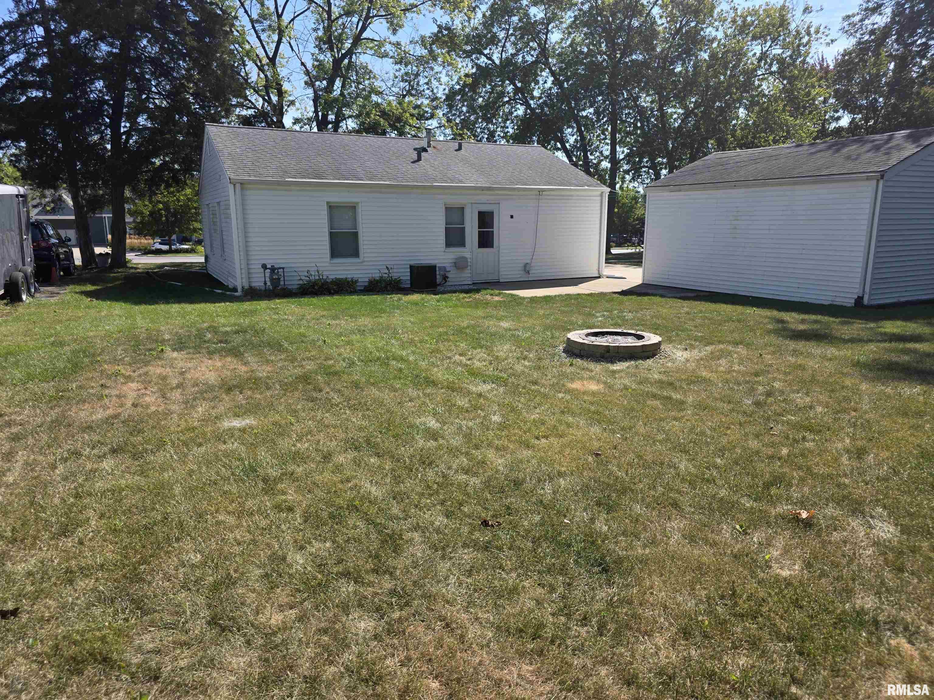 5225 North Hamilton Road Peoria, IL 61614 - Photo 37 of 39 Gallery Image 37