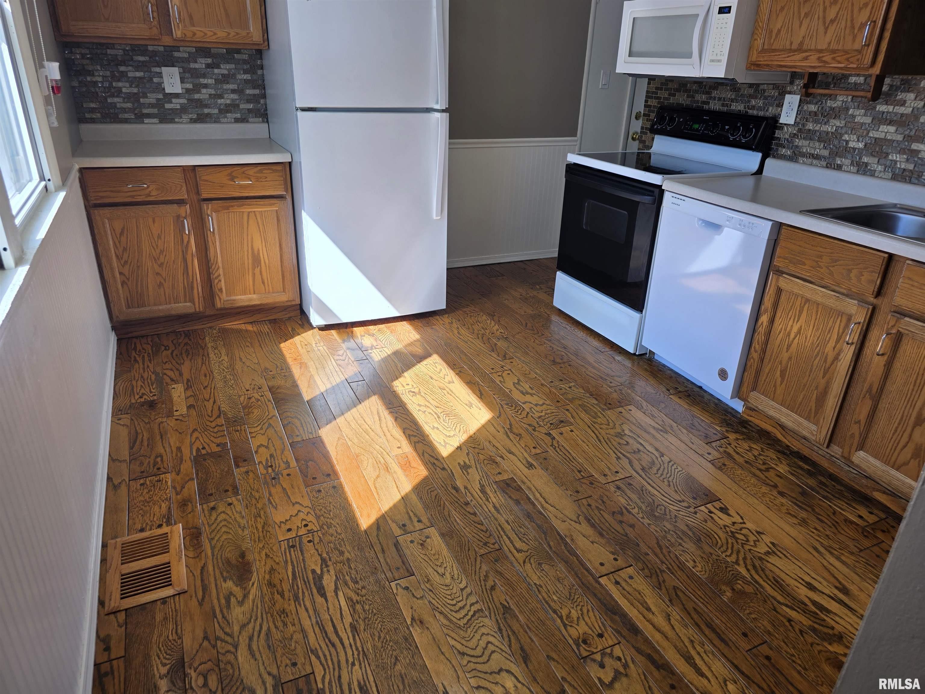 5225 North Hamilton Road Peoria, IL 61614 - Photo 6 of 39 Gallery Image 6