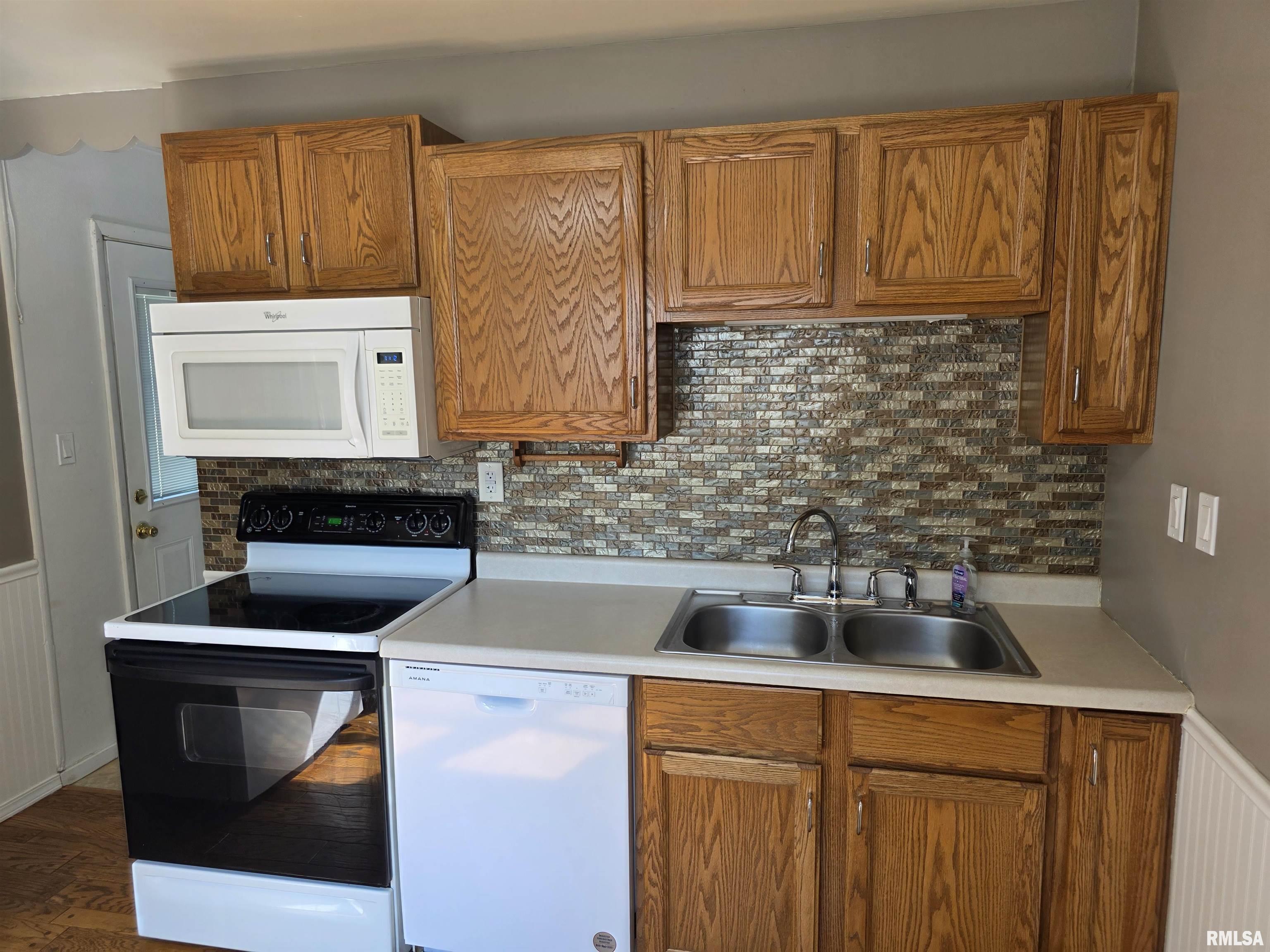 5225 North Hamilton Road Peoria, IL 61614 - Photo 8 of 39 Gallery Image 8