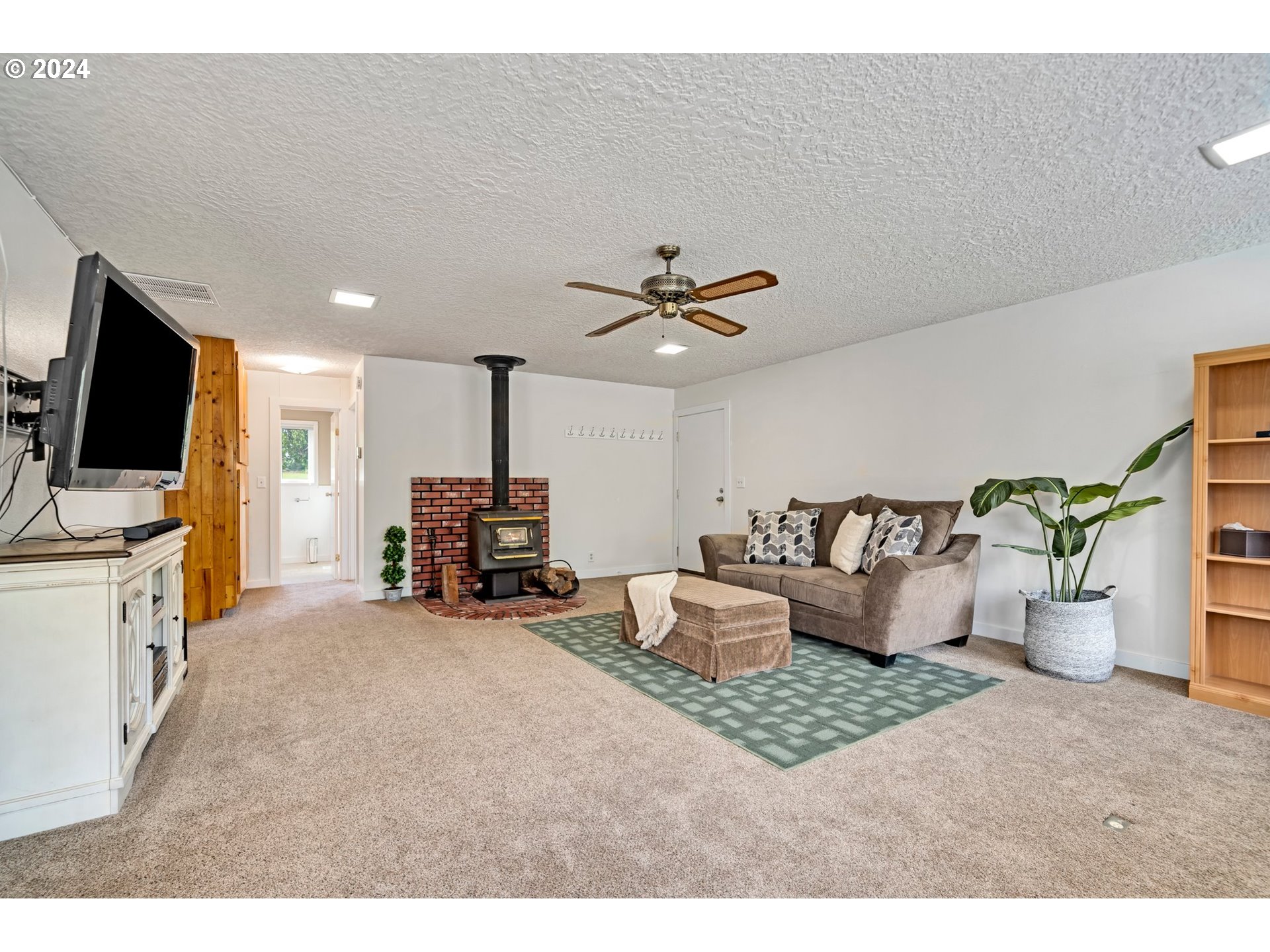 37020 Southeast Sunset View Road Washougal, WA 98671 - Photo 17 of 46 Family Room