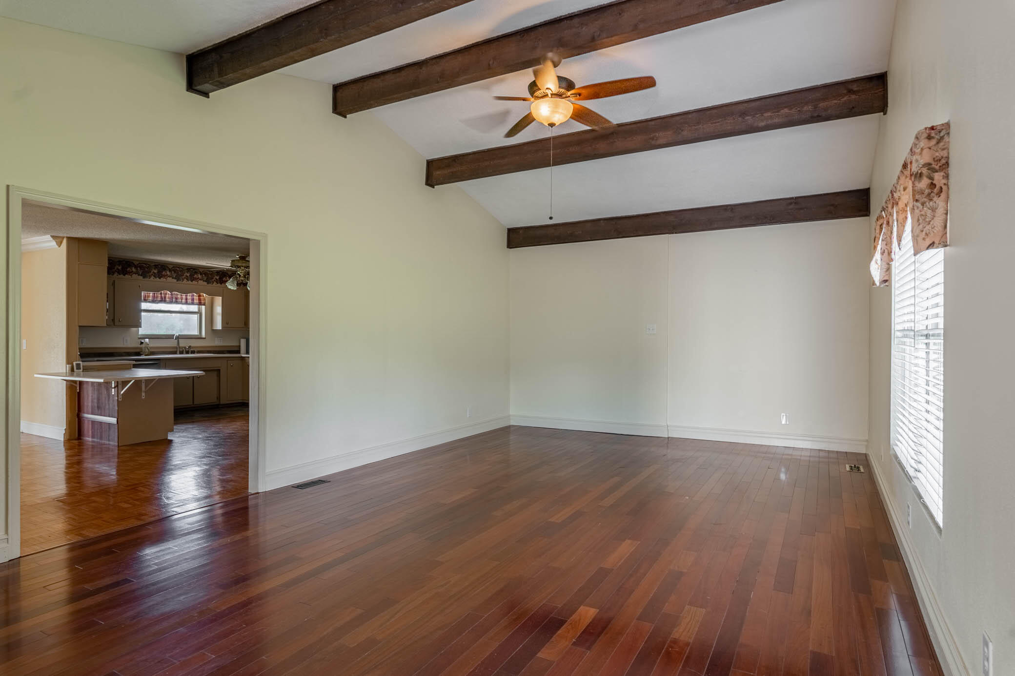 200 Evans Road Greenback, TN 37742 - Photo 2 of 33 living room