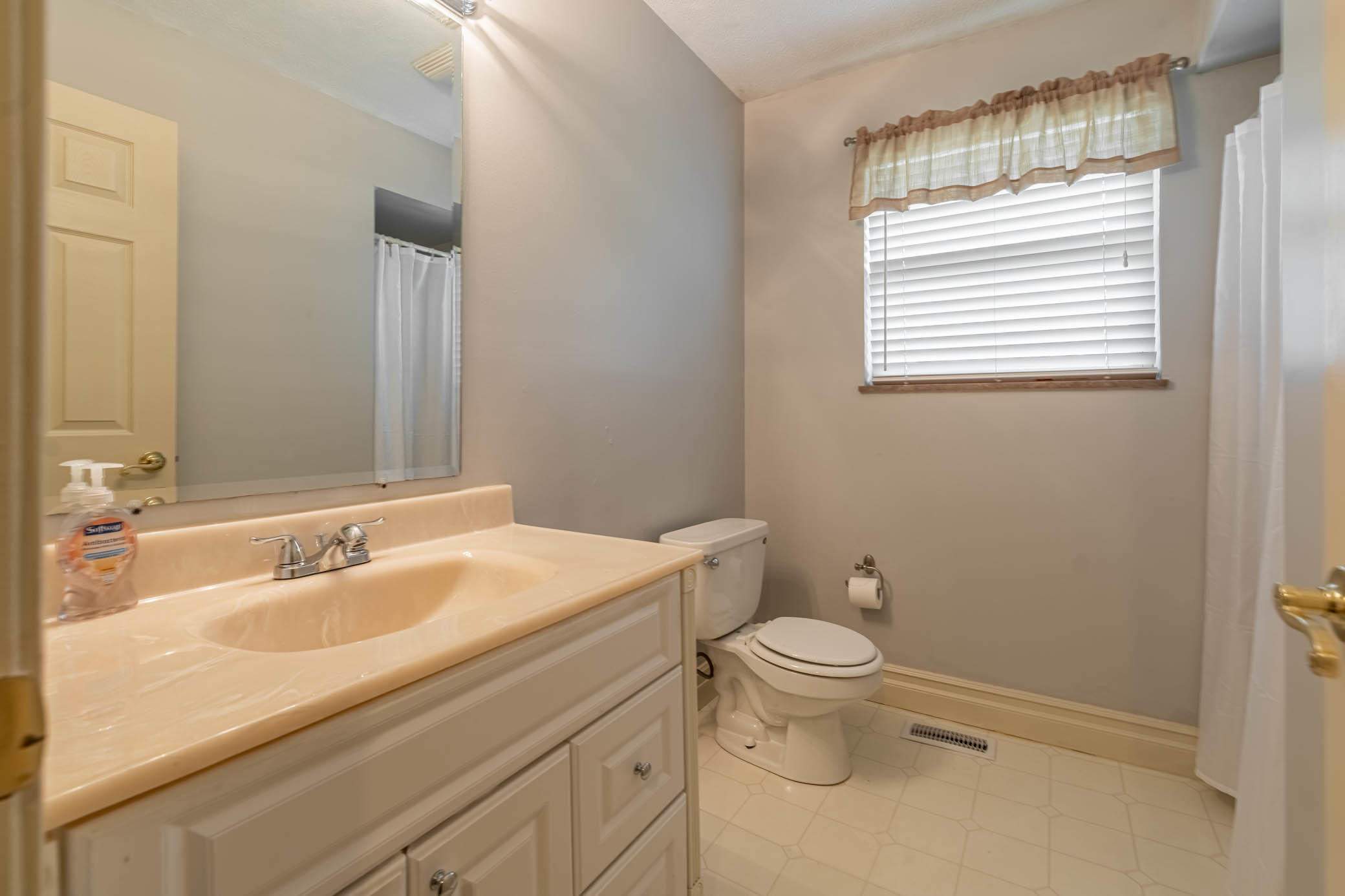 200 Evans Road Greenback, TN 37742 - Photo 12 of 33 hall bath 2
