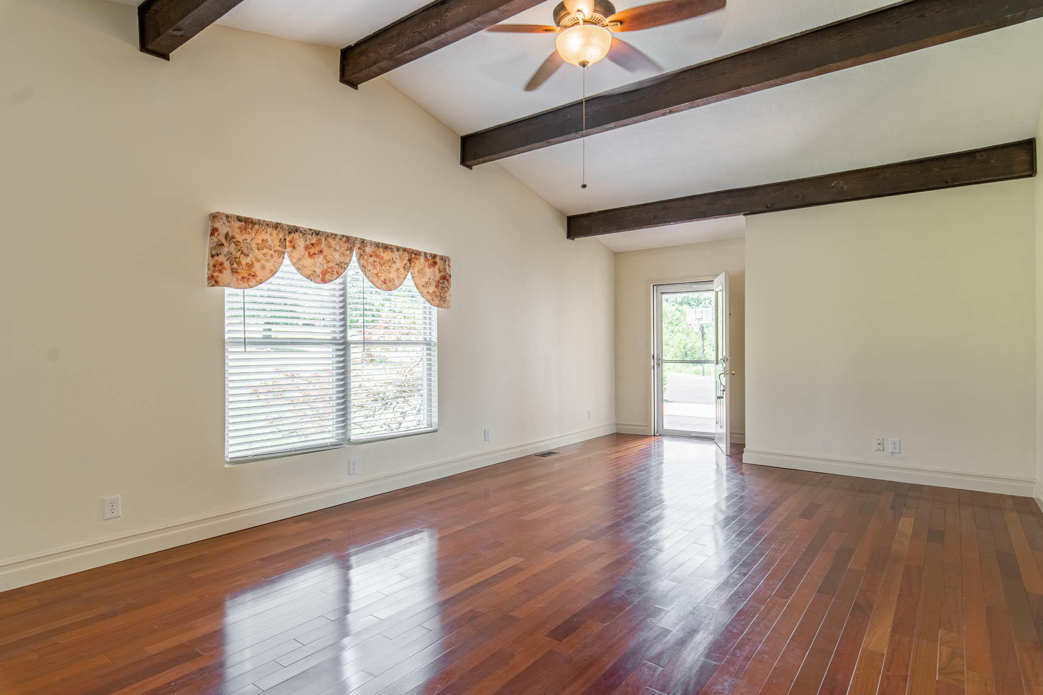 200 Evans Road Greenback, TN 37742 - Photo 3 of 33 living room view 3