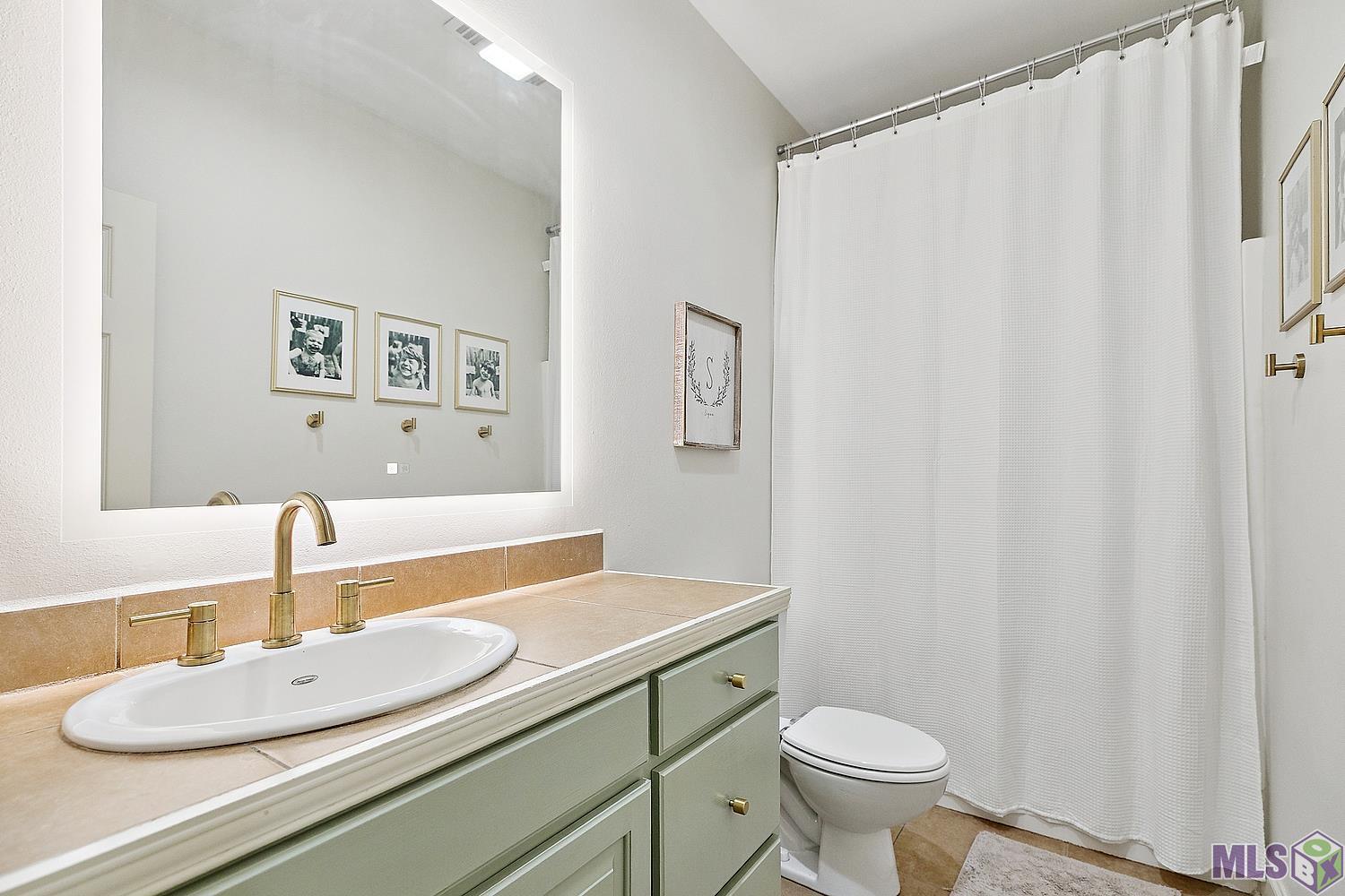 10341 Springtree Avenue Baton Rouge, LA 70810 - Photo 13 of 39 Additional Bathroom