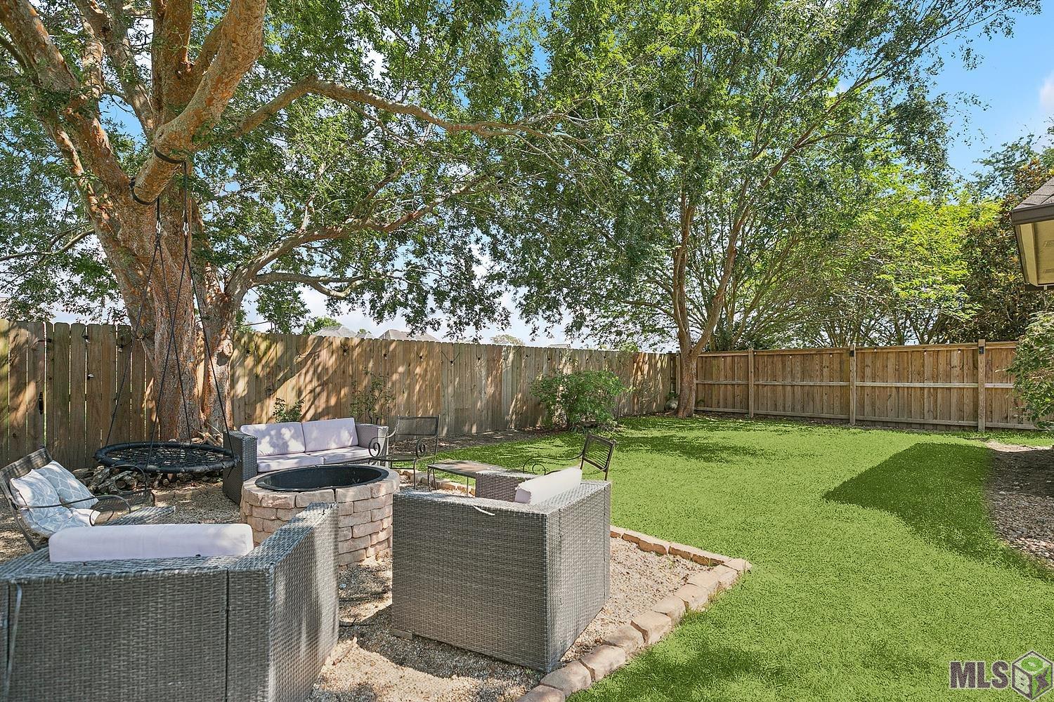 10341 Springtree Avenue Baton Rouge, LA 70810 - Photo 14 of 39 Huge landscaped backyard