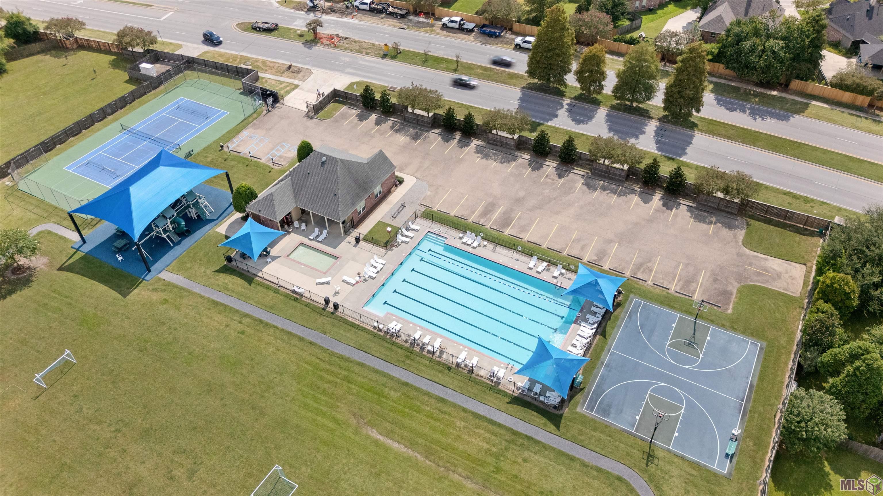 10341 Springtree Avenue Baton Rouge, LA 70810 - Photo 18 of 39 Community pool