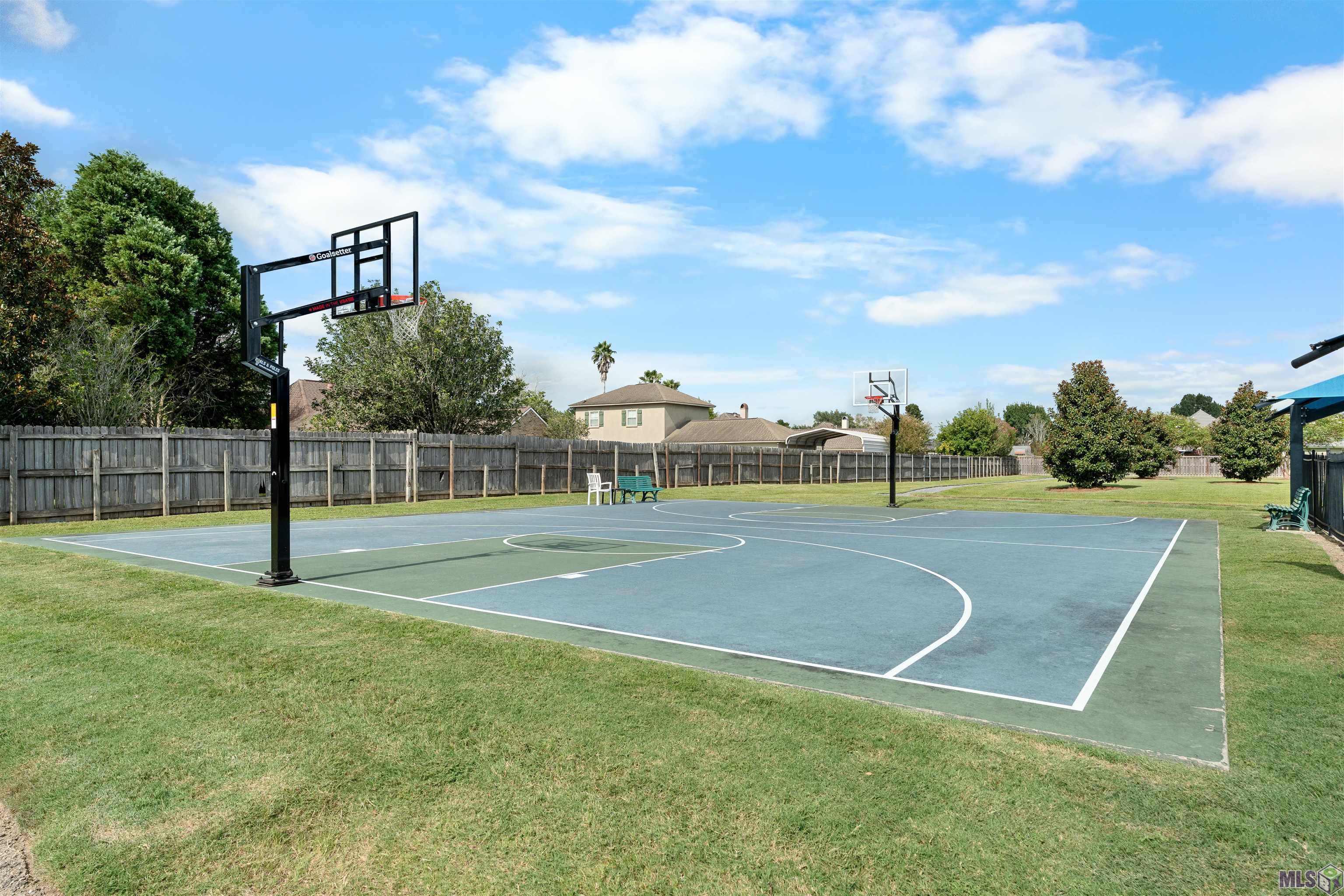 10341 Springtree Avenue Baton Rouge, LA 70810 - Photo 19 of 39 Community basketball court