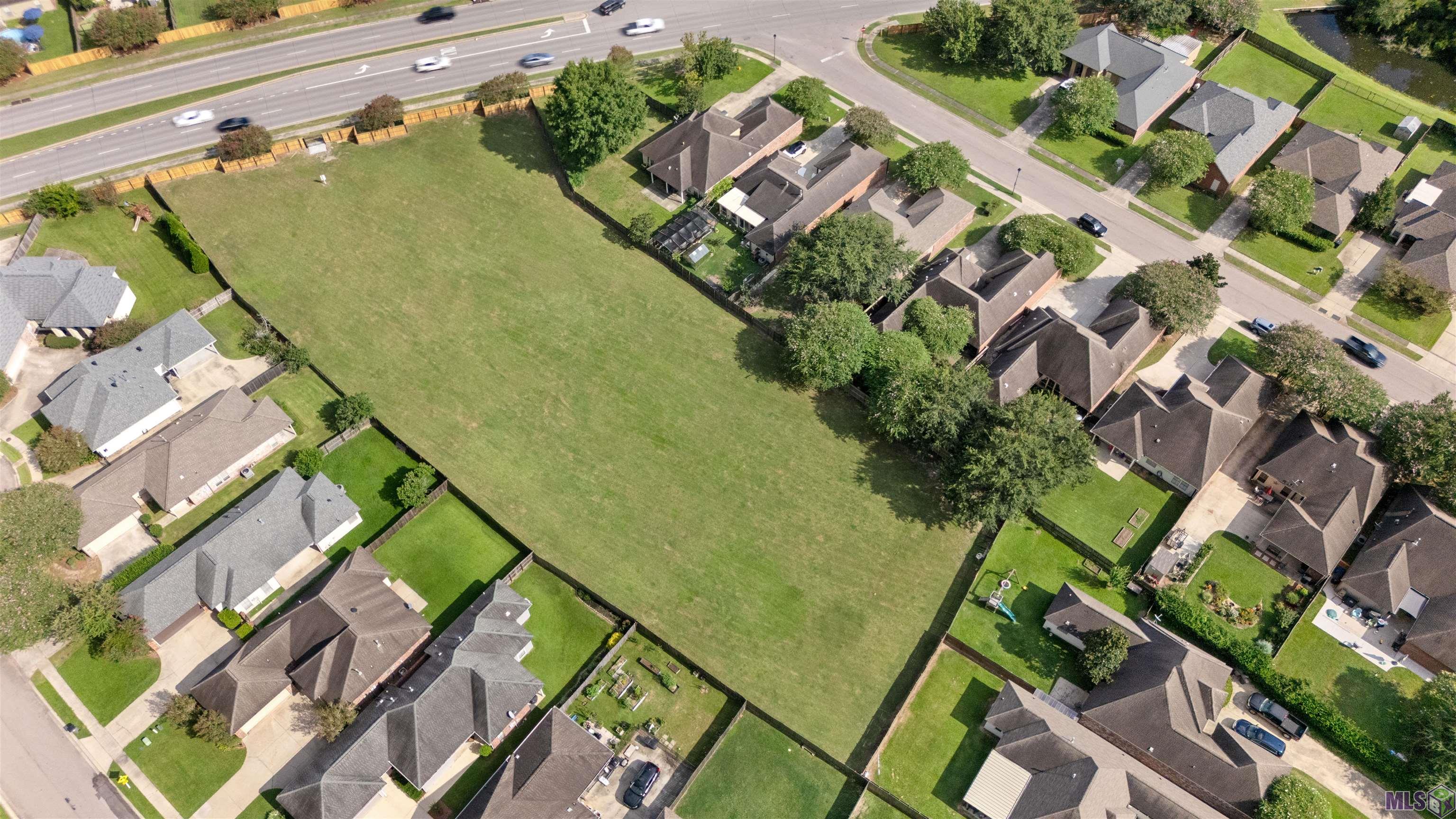 10341 Springtree Avenue Baton Rouge, LA 70810 - Photo 33 of 39 land behind the house to enjoy