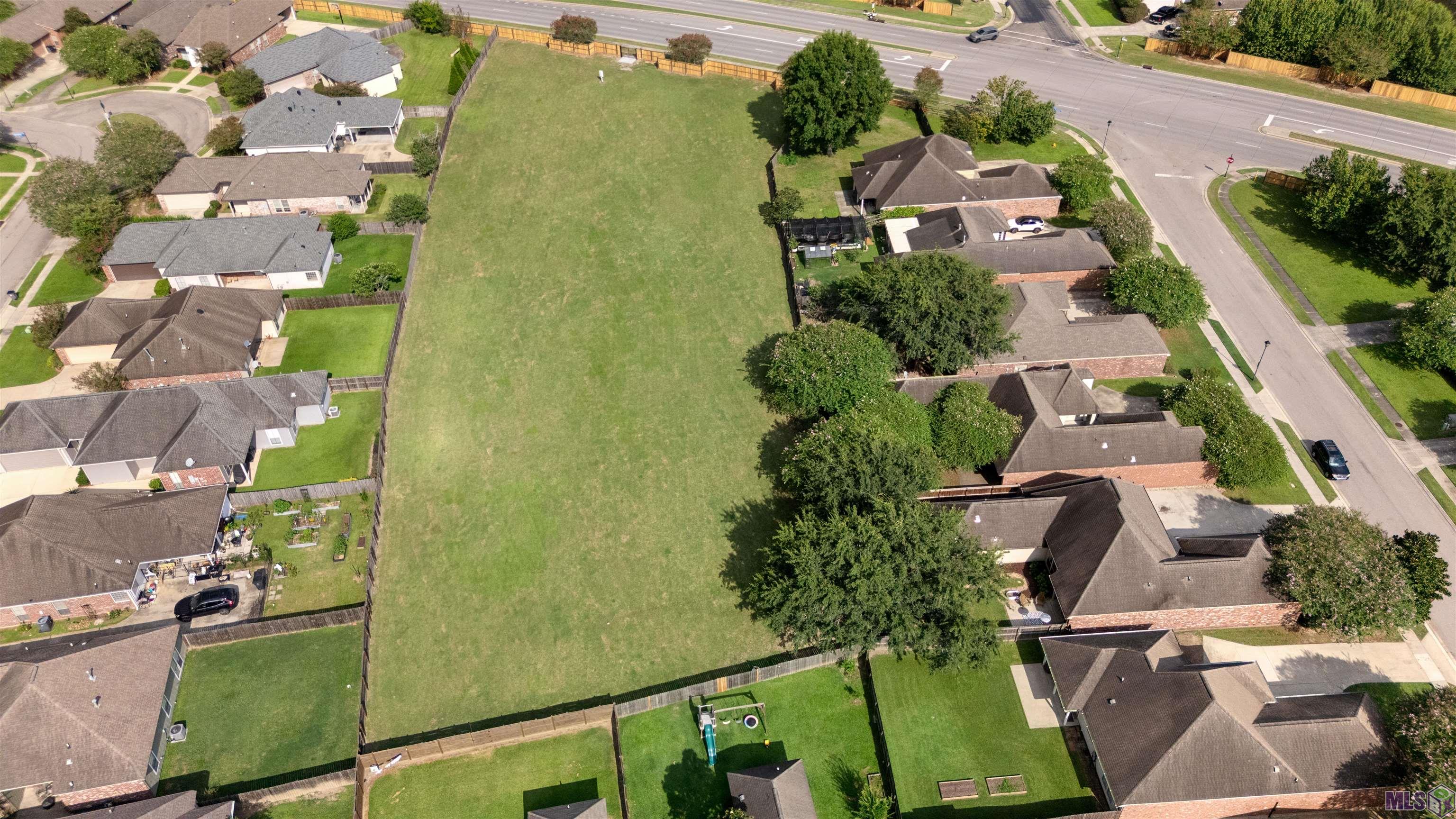 10341 Springtree Avenue Baton Rouge, LA 70810 - Photo 35 of 39 Land behind the house to enjoy