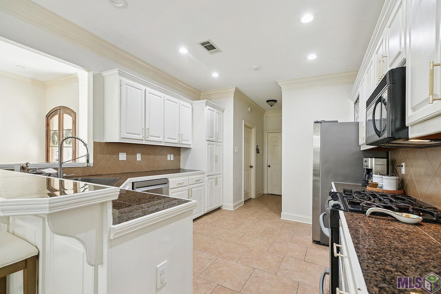 10341 Springtree Avenue Baton Rouge, LA 70810 - Photo 8 of 39 Updated cabinets and hardware in kitchen
