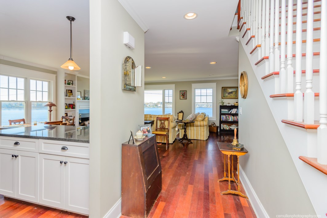 364 Riverside Drive Tiverton, RI 02878 - Photo 5 of 25 Entry hallway.