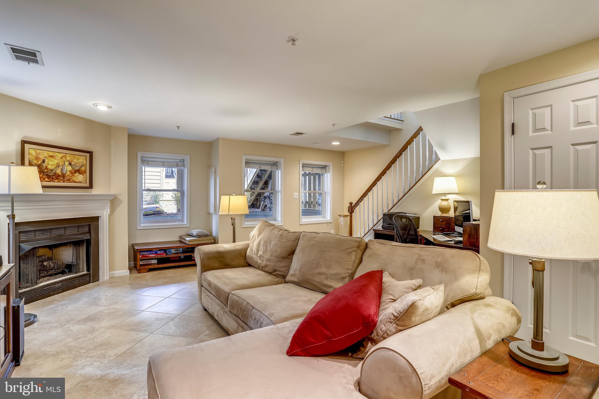 362 Hart Road Gaithersburg, MD 20878 - Photo 17 of 58 Family Room with loads of light
