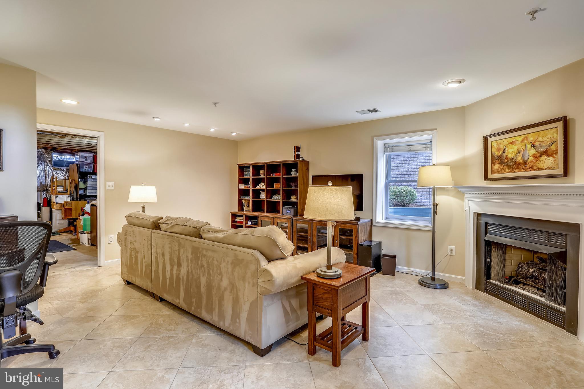 362 Hart Road Gaithersburg, MD 20878 - Photo 18 of 58 WOW!! What a Family Room to enjoy