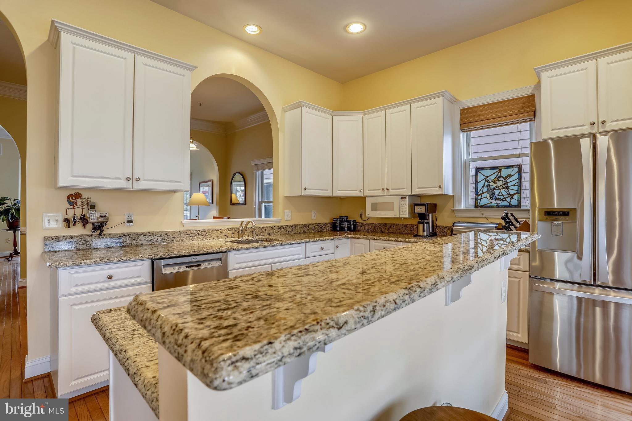 362 Hart Road Gaithersburg, MD 20878 - Photo 3 of 58 Kitchen with a Breakfast Bar & Breakfast Area