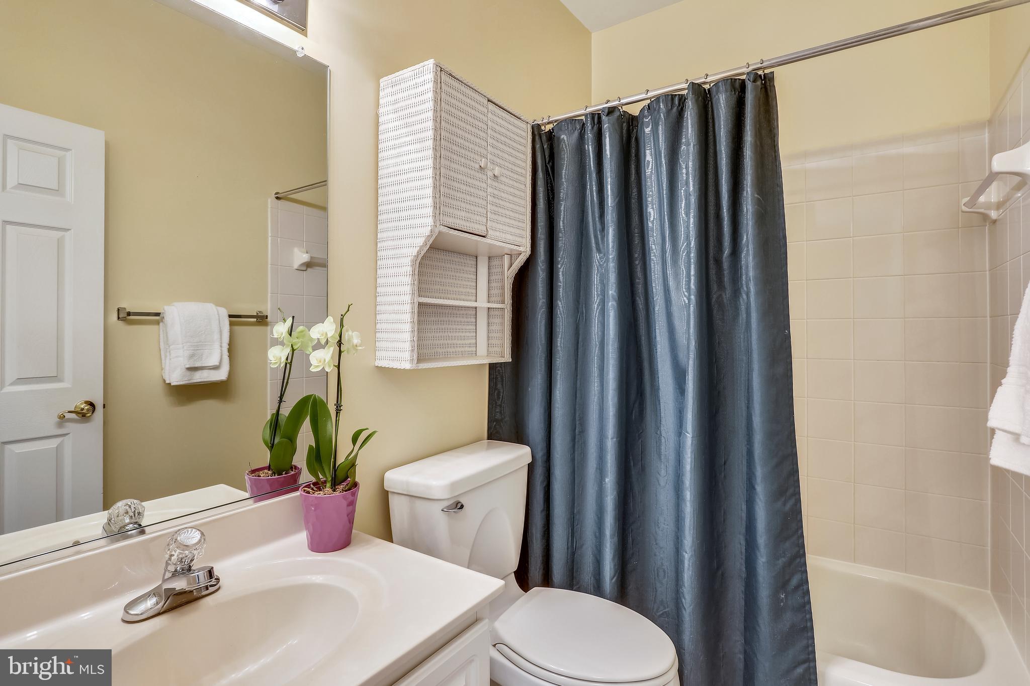 362 Hart Road Gaithersburg, MD 20878 - Photo 24 of 58 Upper Level Hall Bathroom