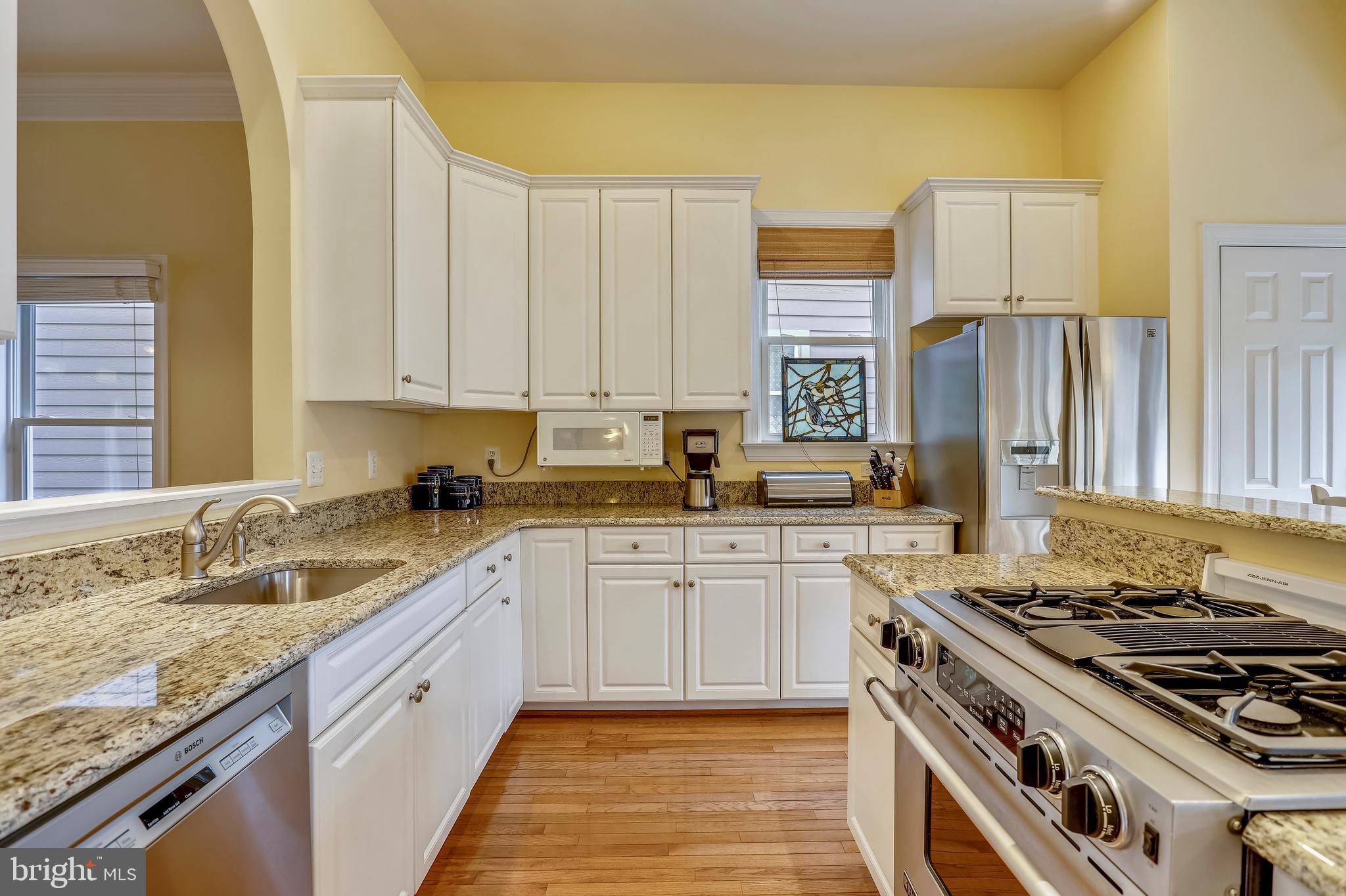 362 Hart Road Gaithersburg, MD 20878 - Photo 5 of 58 Kitchen with SS Appliances, Granite, Wood Floors