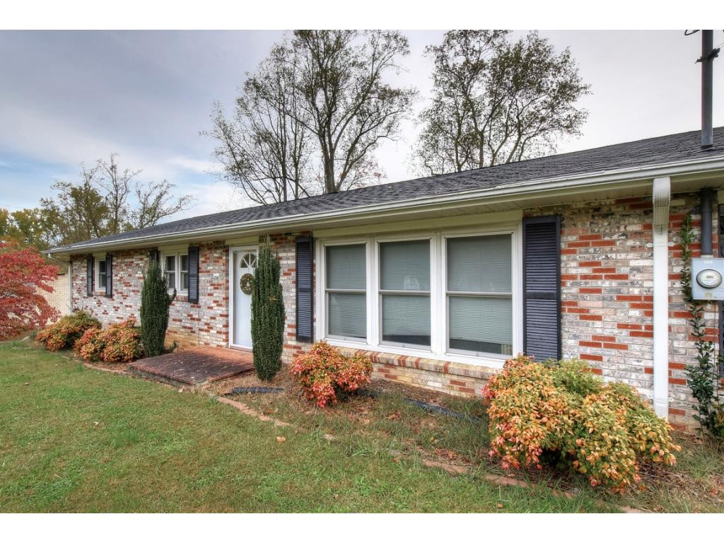 206 Luttrell Street Erwin, TN 37650 - Photo 4 of 29 Photo 4
