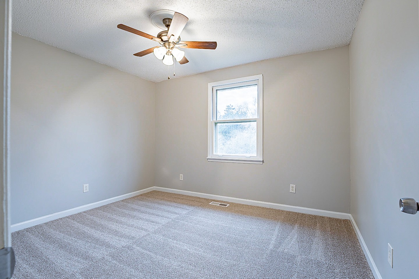 915 Double Springs Road Murfreesboro, TN 37127 - Photo 14 of 26 Gallery Image 14