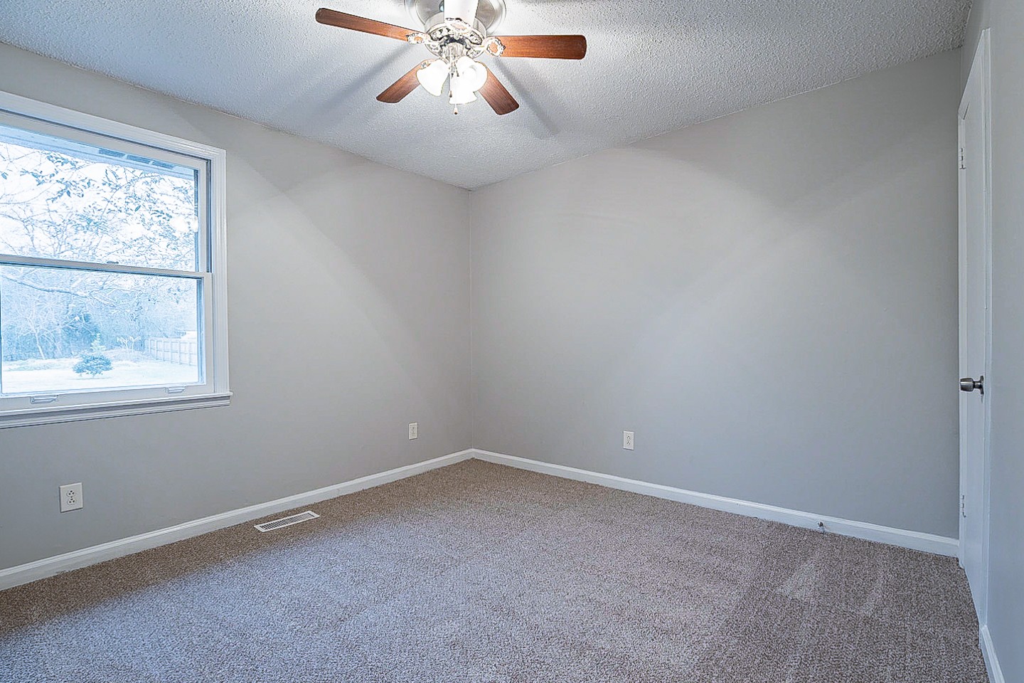 915 Double Springs Road Murfreesboro, TN 37127 - Photo 16 of 26 Gallery Image 16