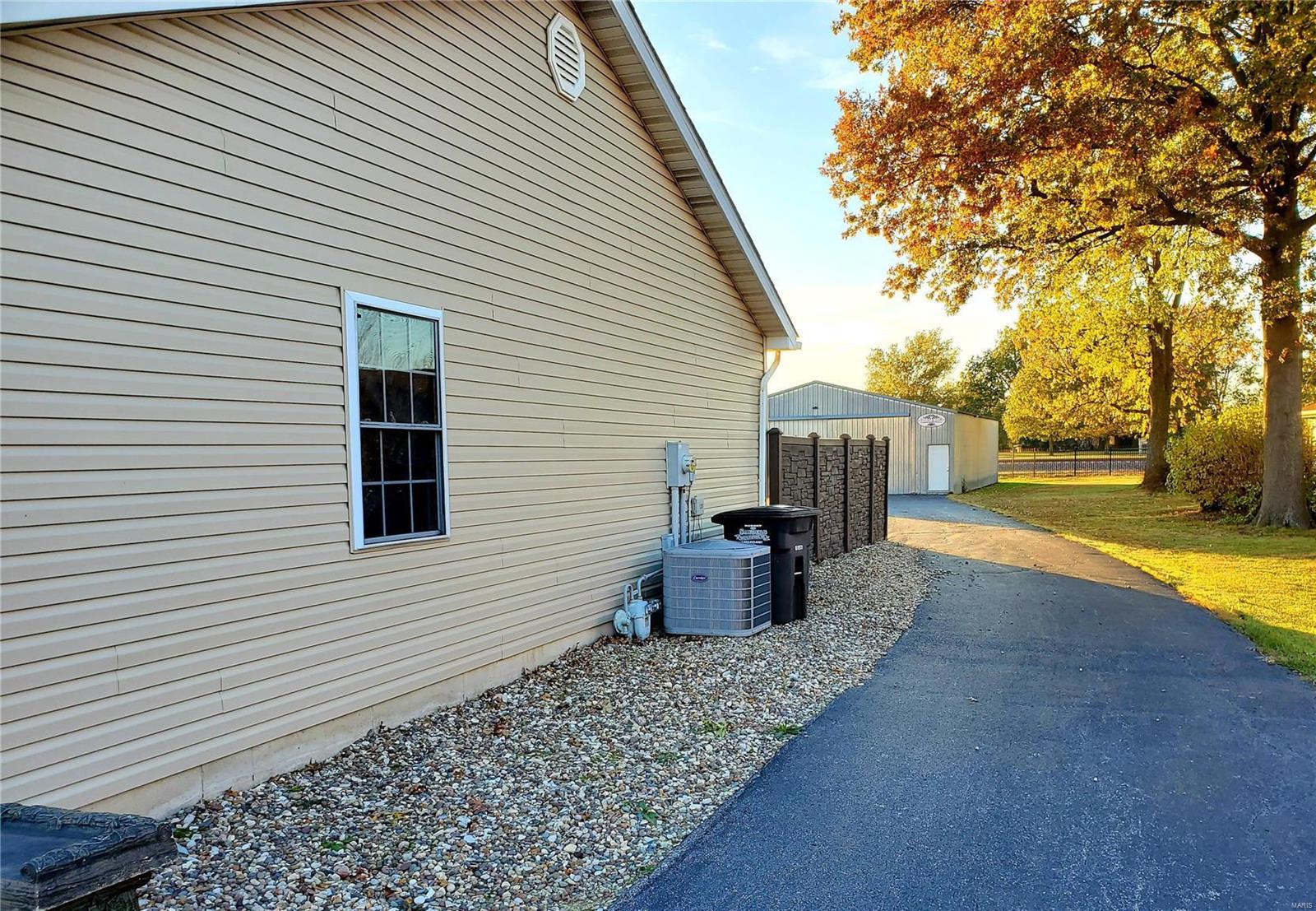 15265 North Humbert Road Brighton, IL 62012 - Photo 5 of 32